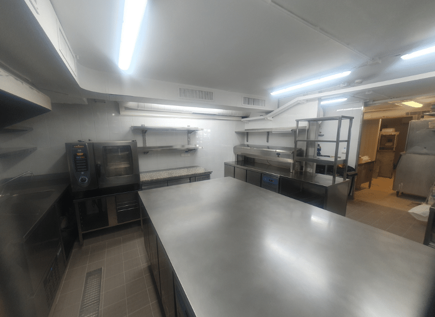 équipement d'une cuisine professionnelle en inox